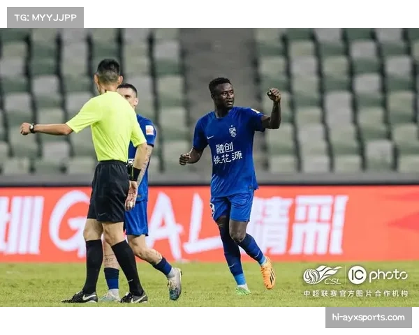 武汉三镇阿德里亚诺两黄变一红，情绪失控加剧球队困境